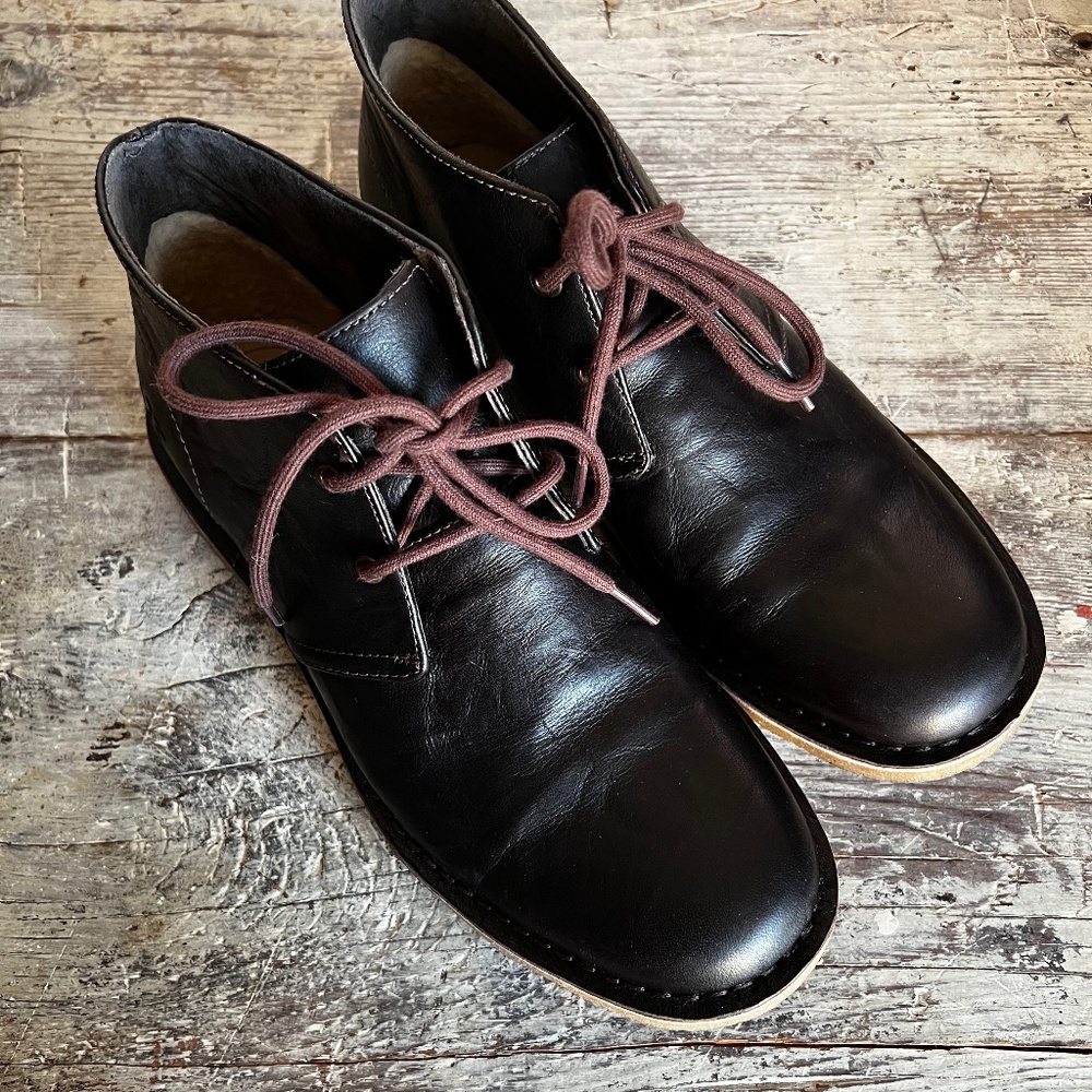 UGG Black Leather Leighton Chukka Boots